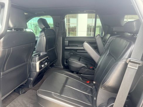 Used 2020 Ford Expedition XLT w/ Equipment Group 202A AWD/4WD image 14