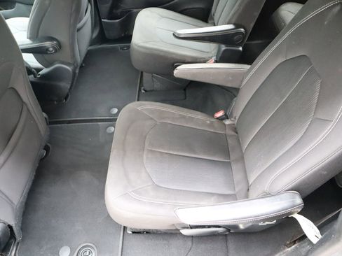 Used 2018 Chrysler Pacifica Touring Plus w/ S Appearance Package FWD image 32