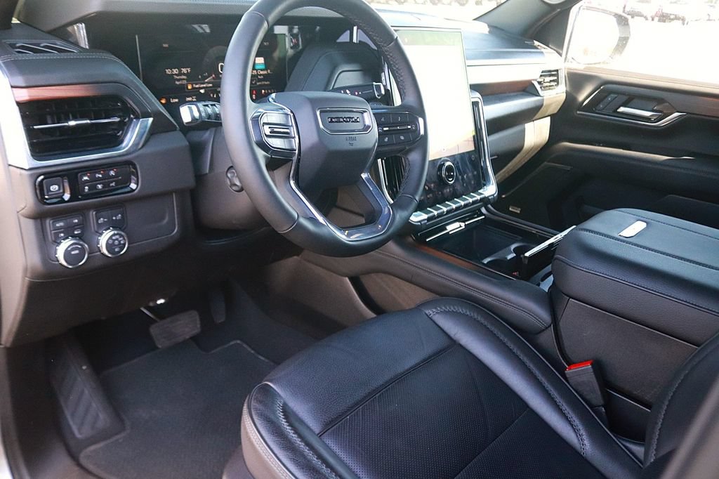 Used 2025 GMC Yukon XL Denali AWD/4WD image 12