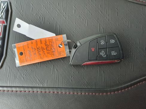 Used 2024 GMC Sierra 2500 AT4X image 28