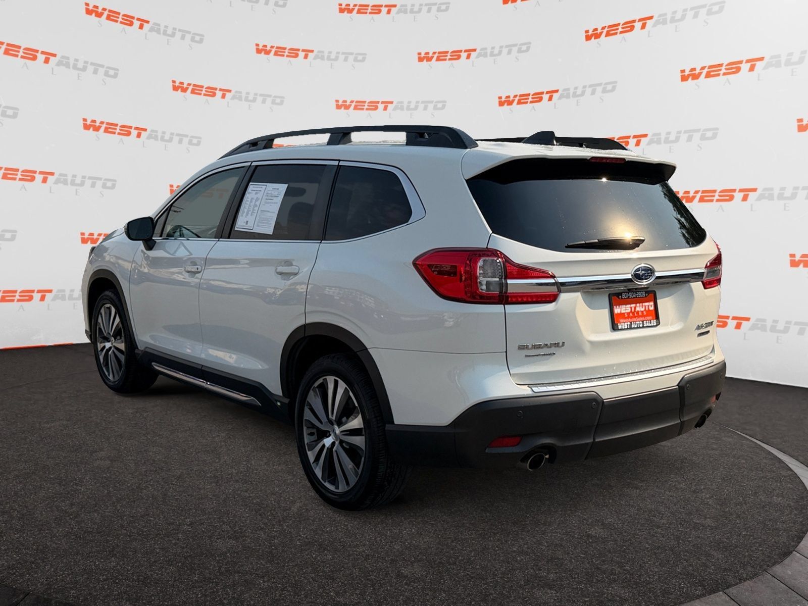 Used 2022 Subaru Ascent Limited w/ Technology Package AWD/4WD image 3