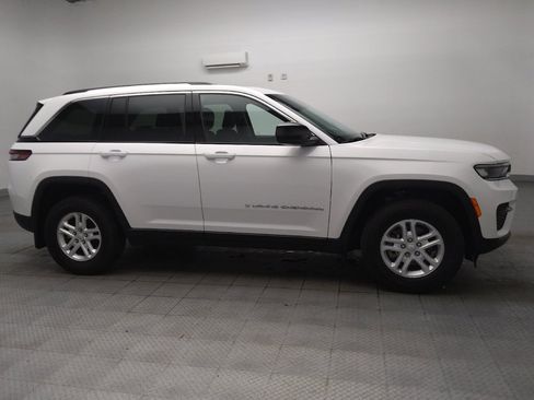 Used 2023 Jeep Grand Cherokee Laredo w/ Trailer Tow Prep Group (B) AWD/4WD image 11