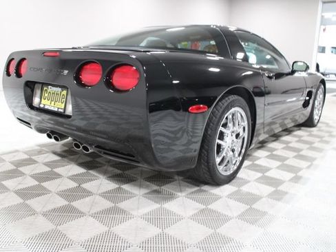Used 2001 Chevrolet Corvette Coupe w/ Preferred Equipment Group1 RWD image 9