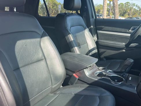 Used 2017 Ford Explorer XLT w/ Equipment Group 202A image 10