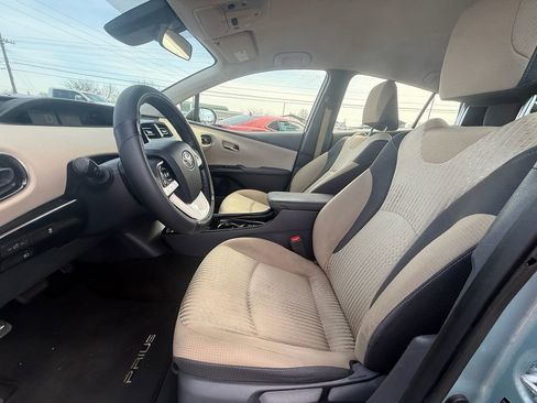 Used 2017 Toyota Prius Three image 12