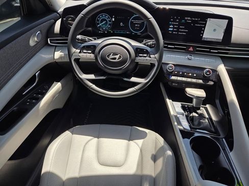 Used 2024 Hyundai Elantra Limited FWD image 9