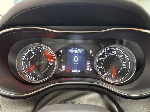 Used 2019 Jeep Cherokee Latitude Plus w/ Cold Weather Group image 11