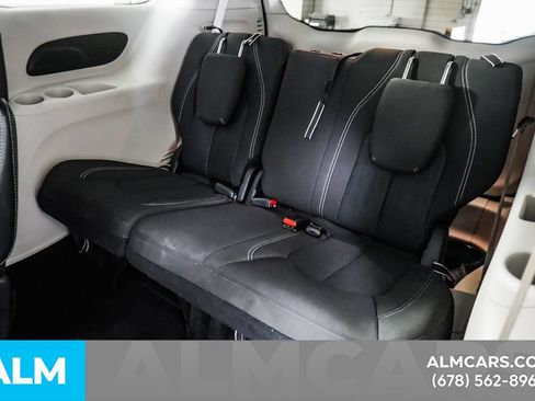 Used 2023 Chrysler Voyager LX FWD image 19