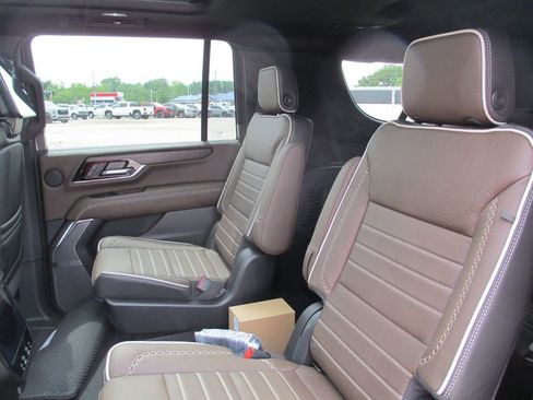 New 2026 GMC Yukon XL Denali Ultimate AWD/4WD image 12