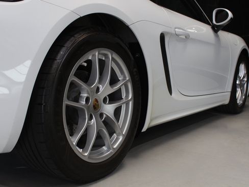 Used 2021 Porsche 718 Boxster w/ Premium Package RWD image 39