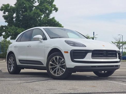 Used 2023 Porsche Macan Turbo AWD/4WD image 2