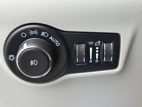 Used 2022 Jeep Compass Limited w/ Sun and Sound Group AWD/4WD image 35