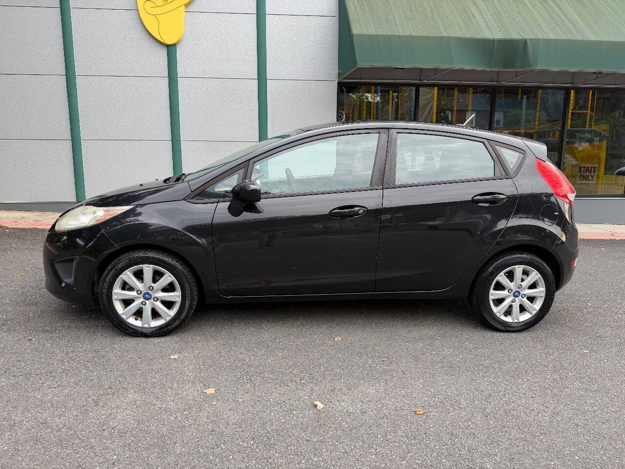 Used 2012 Ford Fiesta SE FWD image 3