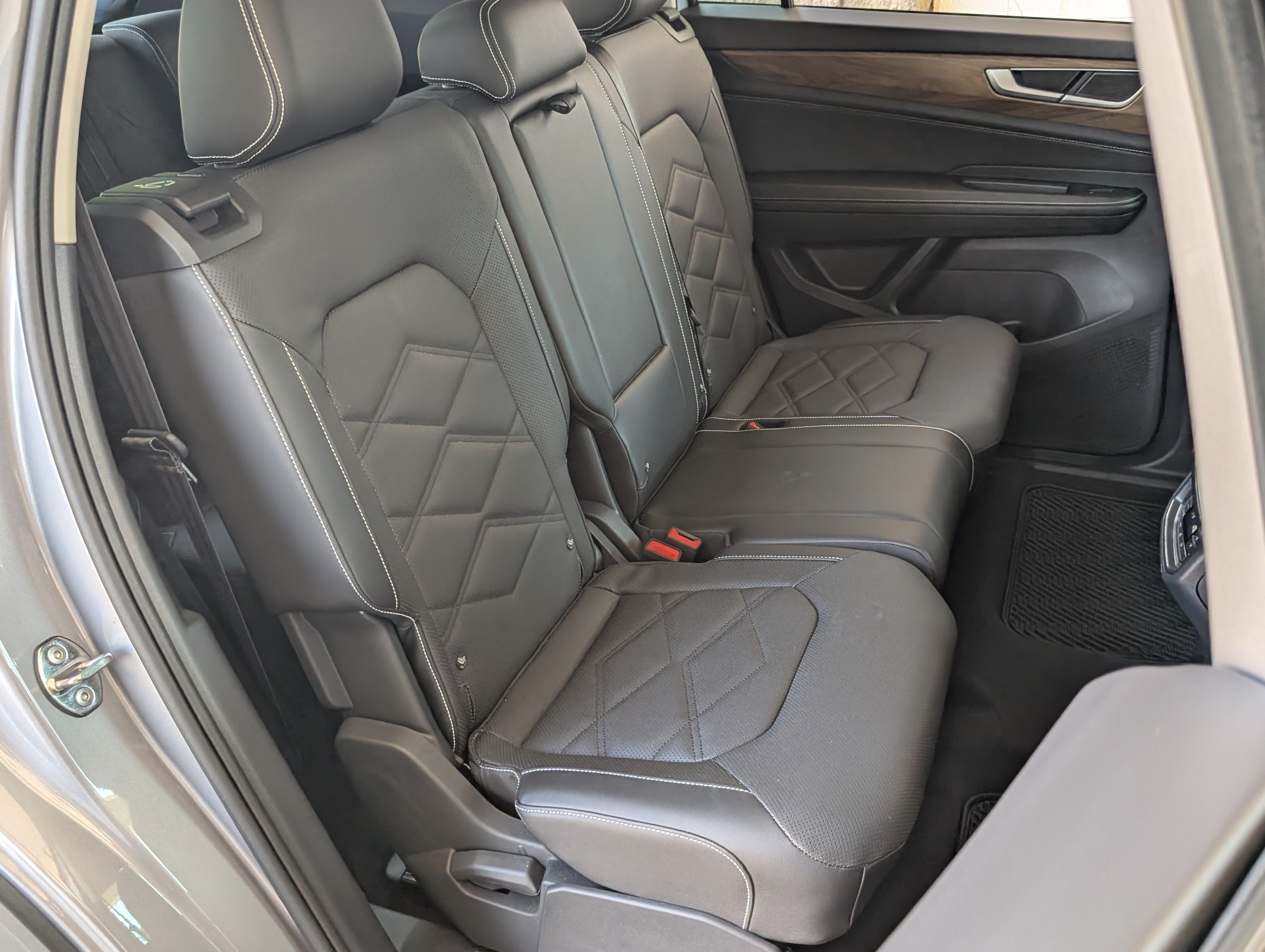Used 2025 Volkswagen Atlas SE FWD image 23