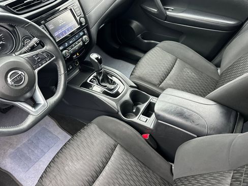 Used 2018 Nissan Rogue SV image 7