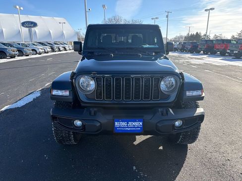 Used 2025 Jeep Gladiator Sport image 8