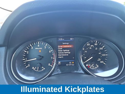 Used 2018 Nissan Rogue SV w/ Premium Package AWD/4WD image 16