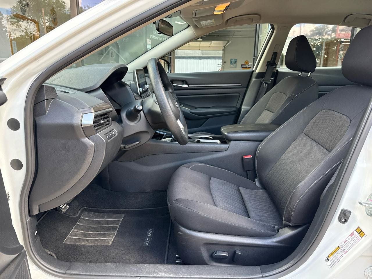 Used 2024 Nissan Altima 2.5 SV FWD image 8