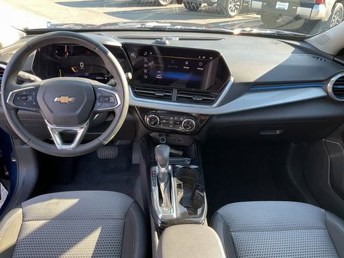 Used 2024 Chevrolet Trax LT w/ Driver Confidence Package image 4