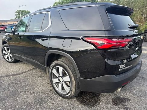 Used 2023 Chevrolet Traverse LT w/ LT Premium Package AWD/4WD image 7