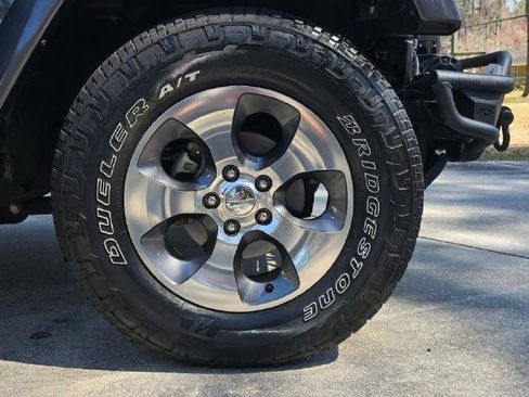 Used 2018 Jeep Wrangler Unlimited Sahara w/ Connectivity Group AWD/4WD image 21