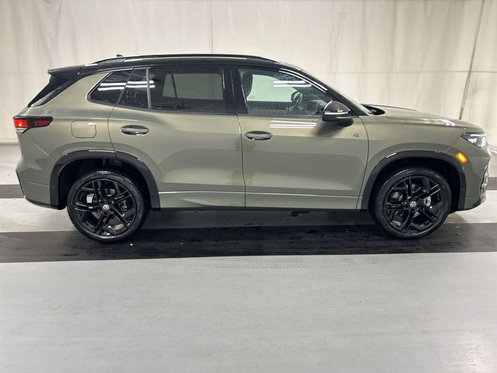 New 2026 Volkswagen Tiguan SE R-Line AWD/4WD image 2
