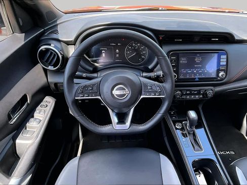 Used 2023 Nissan Kicks SR w/ SR Premium Package FWD image 6
