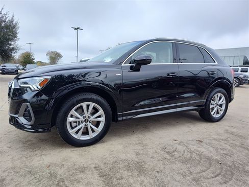 Certified 2025 Audi Q3 2.0T Premium w/ Convenience Package image 3