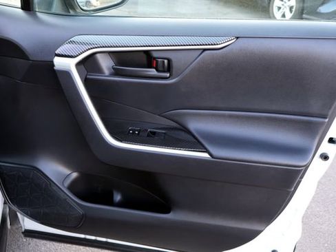 Used 2021 Toyota RAV4 LE image 16