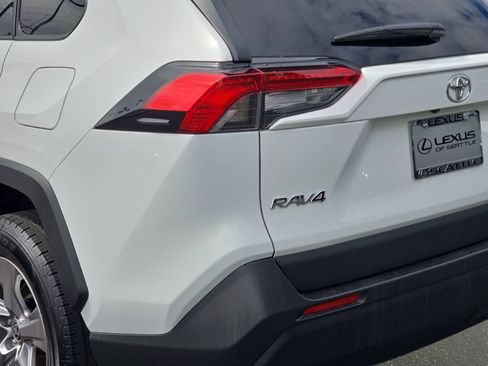 Used 2025 Toyota RAV4 XLE AWD/4WD image 36