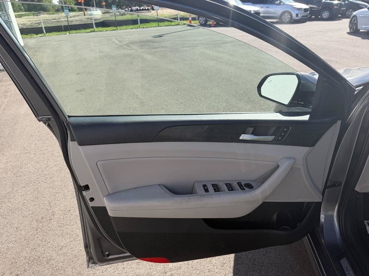Used 2018 Hyundai Sonata Limited FWD image 17