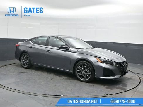 Used 2023 Nissan Altima 2.0 SR image 4
