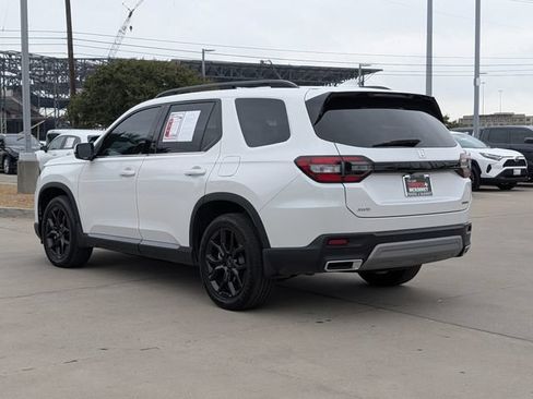 Used 2025 Honda Pilot Touring image 9