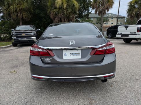 Used 2017 Honda Accord EX-L image 6