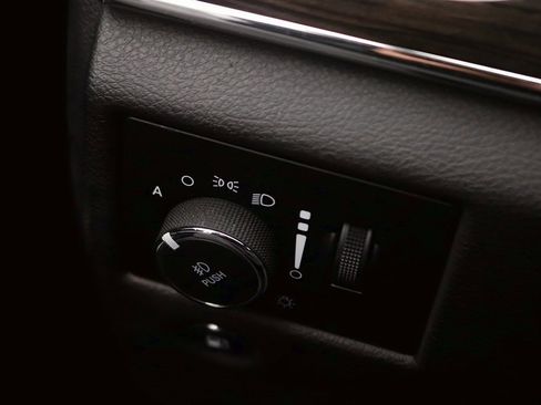 Used 2018 Jeep Grand Cherokee Overland image 24