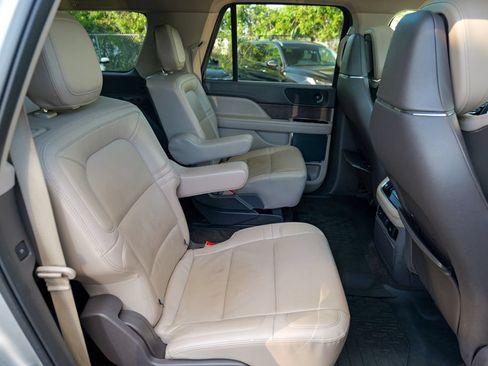Used 2023 Lincoln Navigator L Reserve AWD/4WD image 32