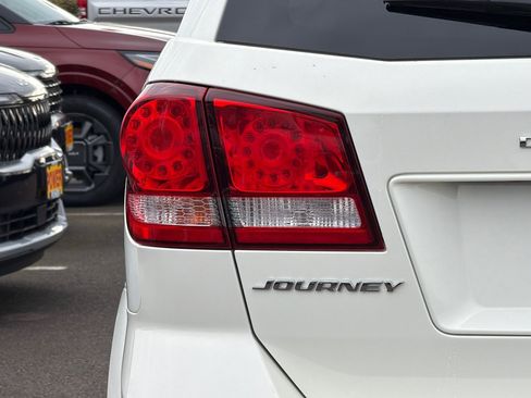 Used 2019 Dodge Journey SE w/ Premium Group image 28