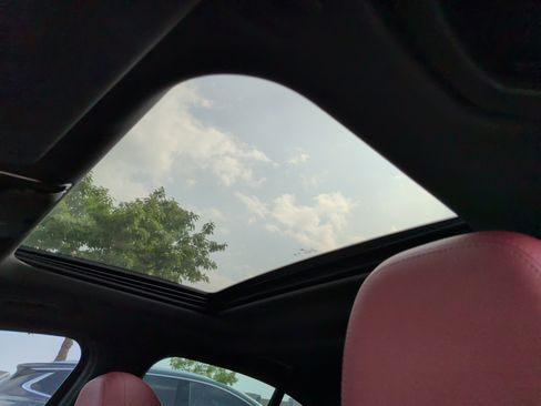 Used 2025 BMW 330i Sedan w/ M Sport Package RWD image 29