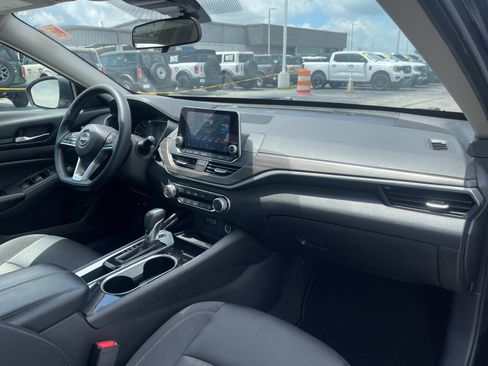Used 2024 Nissan Altima 2.5 SV FWD image 17
