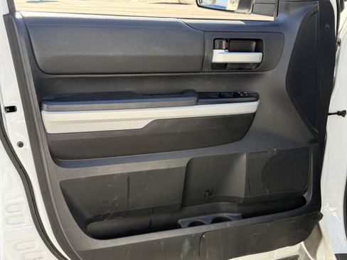 Used 2021 Toyota Tundra 4x4 CrewMax image 14