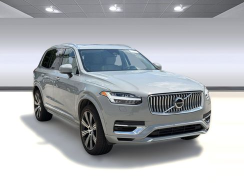 Used 2025 Volvo XC90 T8 Plus w/ Protection Package Premier AWD/4WD image 7