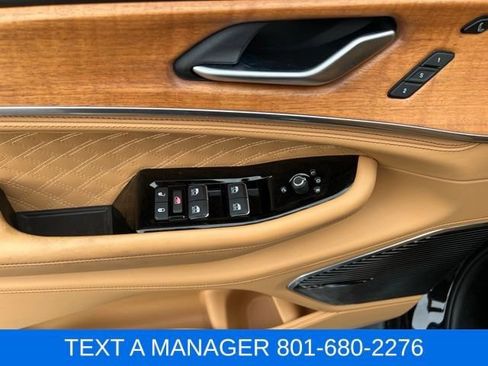 Used 2022 Jeep Grand Cherokee Summit AWD/4WD image 14