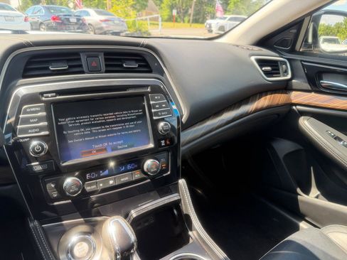 Used 2016 Nissan Maxima Platinum FWD image 13