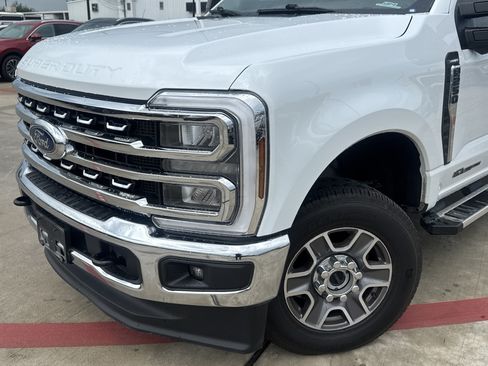 Used 2026 Ford F250 Lariat AWD/4WD image 2