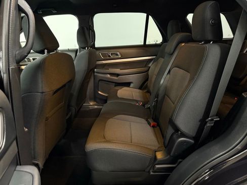 Used 2019 Ford Explorer XLT AWD/4WD image 16