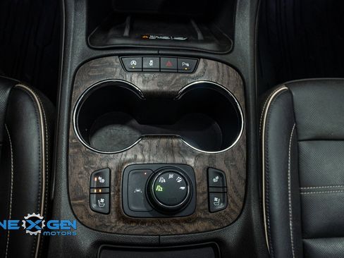 Used 2020 GMC Acadia Denali w/ Denali Ultimate Package image 19