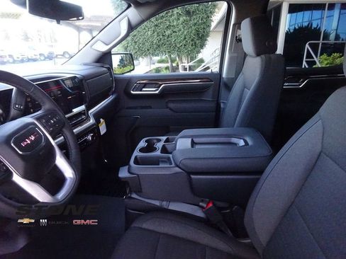 New 2026 GMC Sierra 1500 SLE image 14