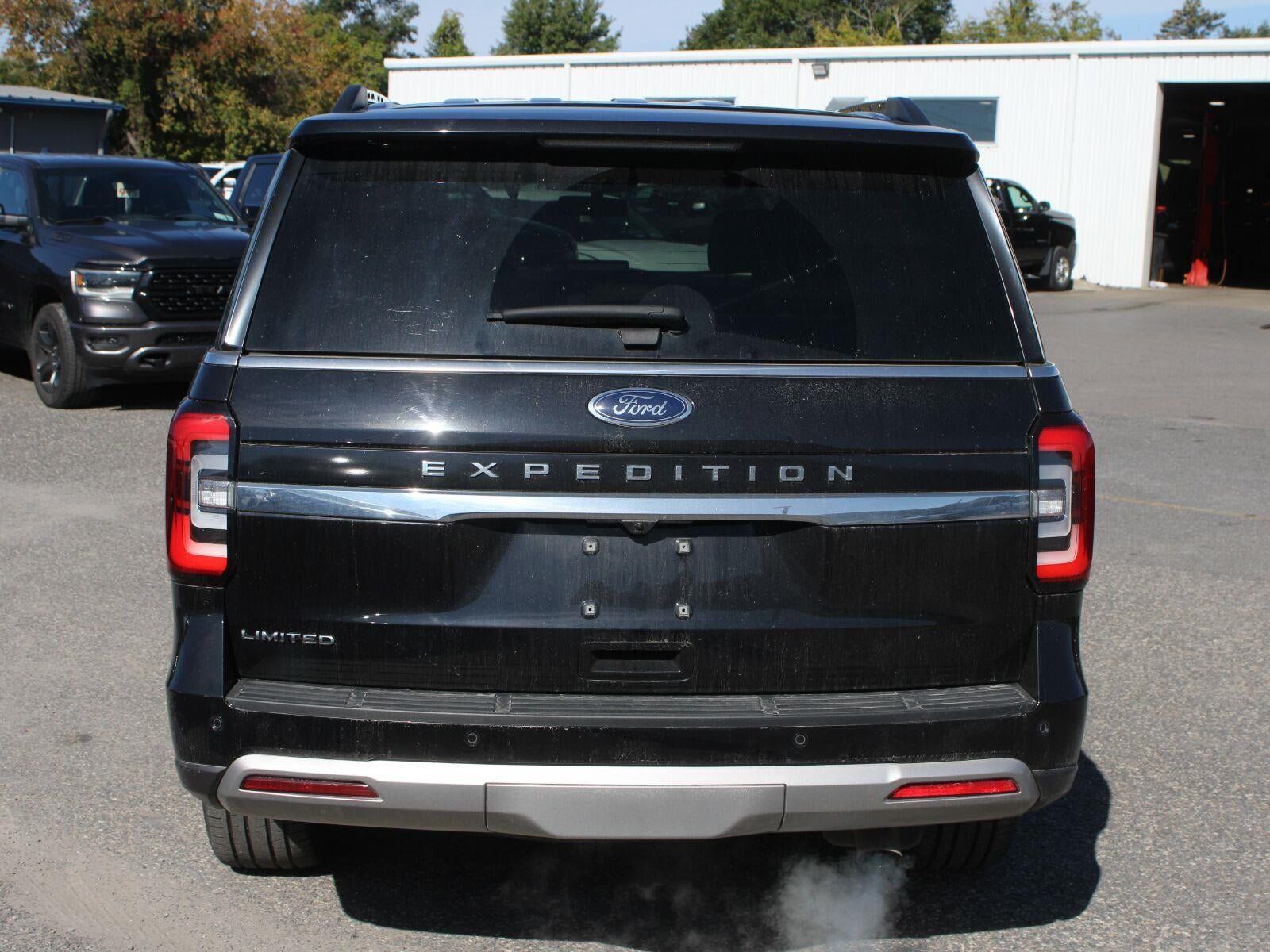 Used 2024 Ford Expedition Limited AWD/4WD image 6