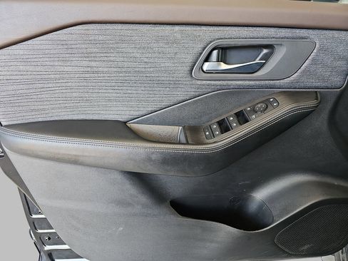 Used 2023 Nissan Rogue SV image 31