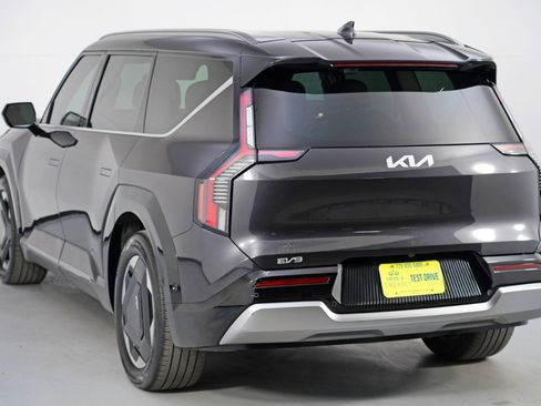 Used 2024 Kia EV9 Land image 54